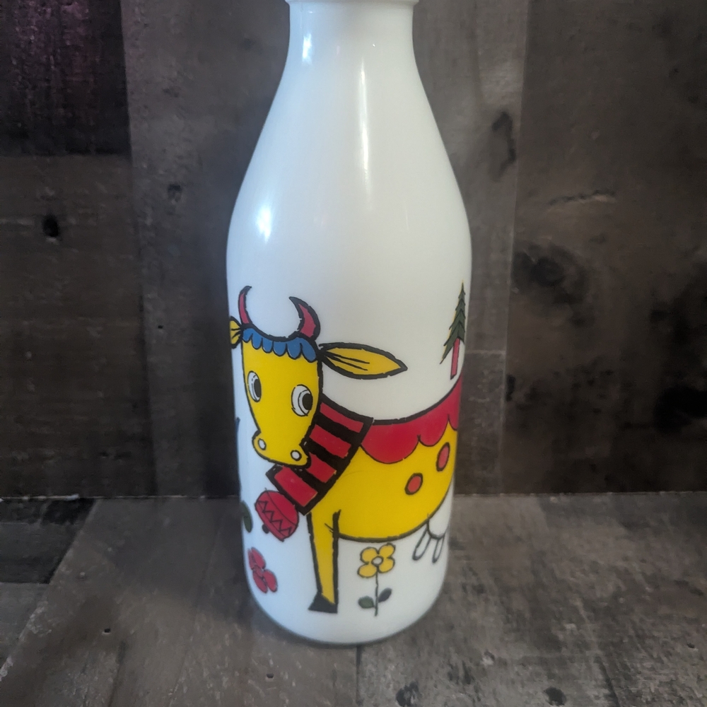 Vintage Egizia White Glass Cow Milk Bottle Retro Farmhouse Table Water/vase